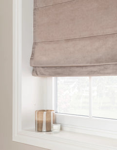 Beige hissgardin i sammet